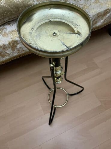 Matraslar: Təcili!Gül,telefon qoymaq üçün altlıq satılır.Hündürlüyü 80sm.Qiyməti — 16