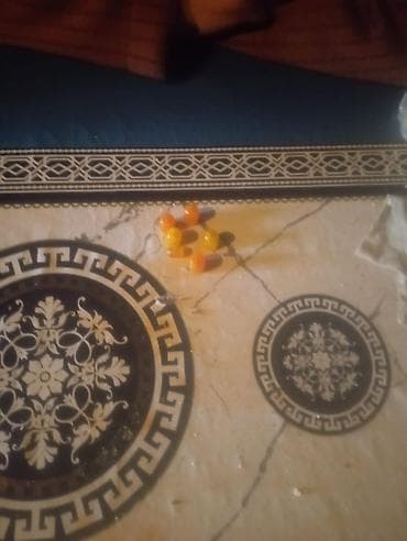 Eynəklər: Boyunbağı — 2