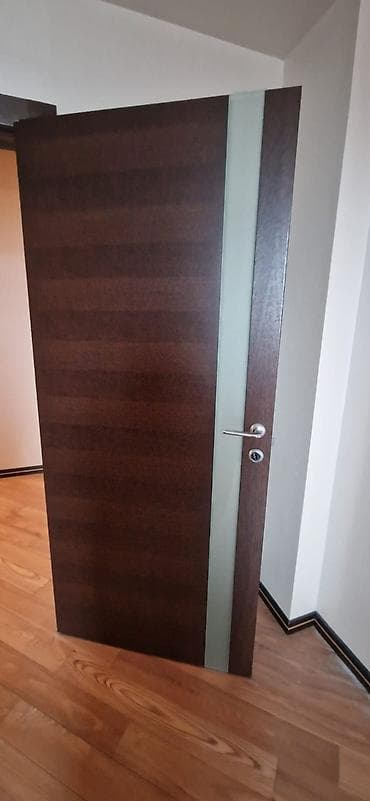 Italiya istehsali iç məkan üçün 7 eded qapı. Komplektə qapı qanadı