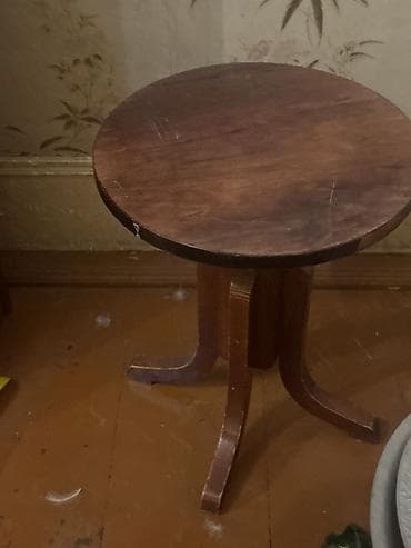 bar oturacaqlari: Jurnal masası, Açılmayan, Taxta, Yumru masa — 1