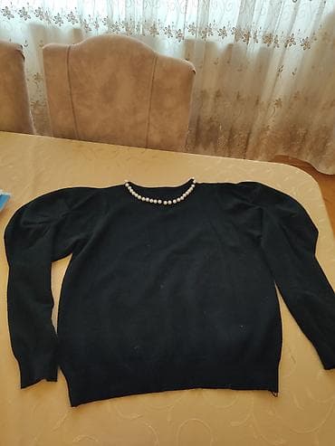 Qara qadın sviteri - Rəng: tünd qara - Model: uzunqollu, yumru yaxa - lalafo.az -da Qara qadın sviteri - Rəng: tünd qara - Model: uzunqollu, yumru yaxa -