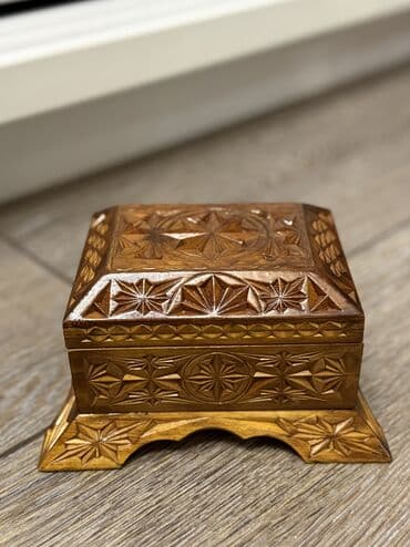 Mücrü Zinət əşyaları üçün, Taxta