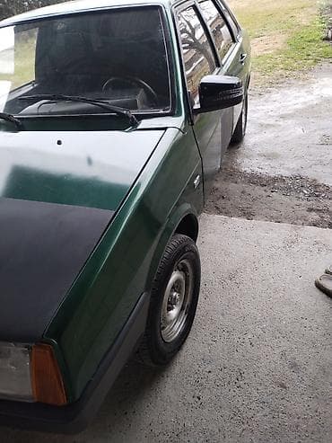 Model: VAZ 21099 (sedan) Rəng: Tünd yaşıl Kuzov: 4 qapı, ön və arxa
