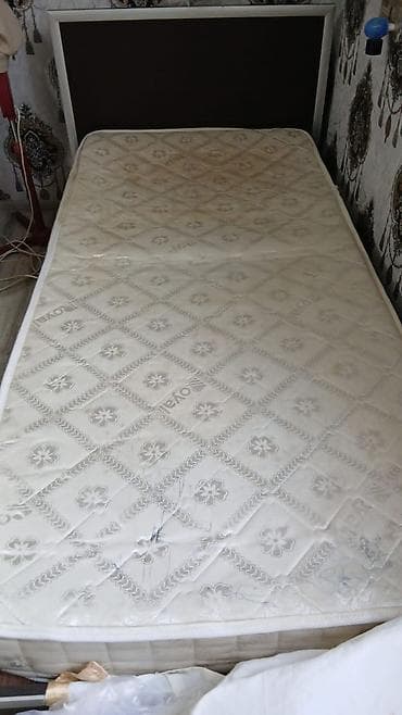 matras ikinci el: Tək nəfərlik kravat 2ədəddir normal vəziyyətdədir matrasları — 3