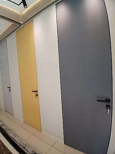 qapi dekoru: Gizli qapı sistemləri – divarla eyni səthdə, çərçivəsiz “flush” dizayn — 3