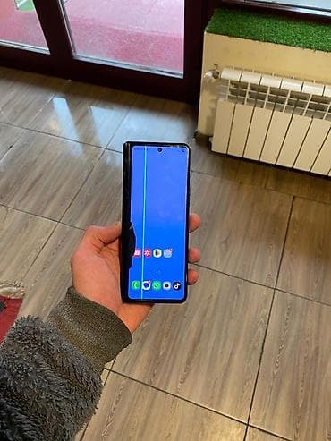 honor telefonlari: Samsung Galaxy Z Fold 3, 256 GB, rəng - Qara, Qırıq — 2