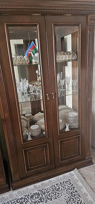 perla mebel dolablar: Klassik üslublu vitrin-dolab dəsti - Material: massif ağac (tünd — 2