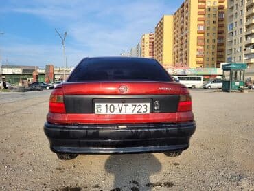 опель зафира а: Opel Astra sedan (qırmızı-bordo rəng), 4 qapılı, AZ dövlət nömrə — 2