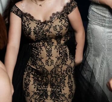 qara qisa don modelleri: Qara krujeva naxışlı ziyafət geyimi - Model: of-shoulder (çiyindən — 1