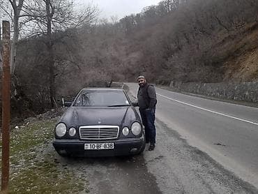 avto ev: - Kuzov: sedan, tünd rəng - Ön barmaqlıq xrom çərçivəli, ikili dəyirmi — 1