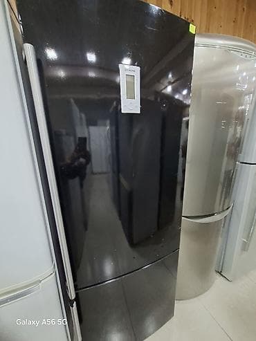 Siemens soyuducu - Rəng: parlaq qara korpus, şaquli metal tutacaq - lalafo.az -da Siemens soyuducu - Rəng: parlaq qara korpus, şaquli metal tutacaq -