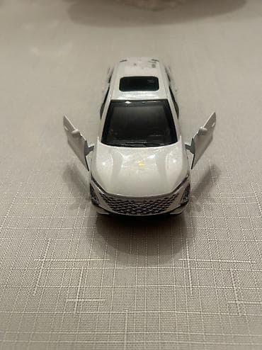 konstruktor maşınlar: Ağ rəngli sedan tipli metal oyuncaq avtomobil modeli - Realistik — 9