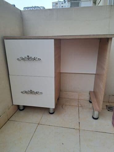 tek masa: Manikür üçün masa — 3