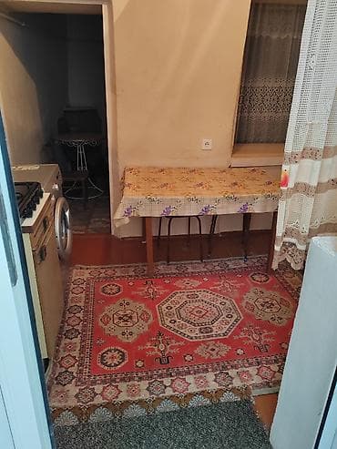 Гаражи: Kirayə verilir: mətbəxi və yaşayış otağı olan kiçik, mebellə təchiz — 4