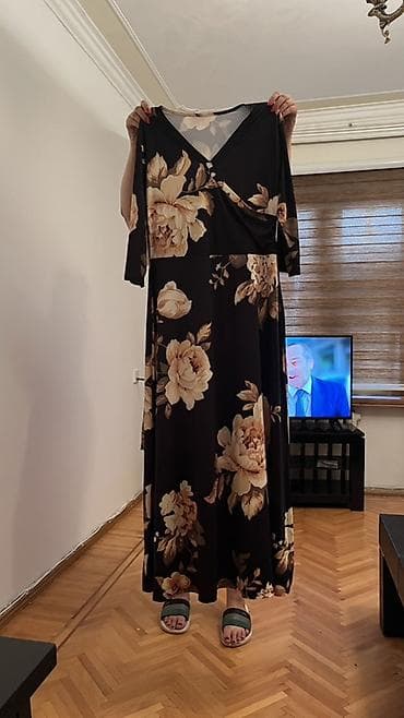 Qara rəngli, iri bej/güləbətin çiçək naxışlı uzun don. - Model: maxi