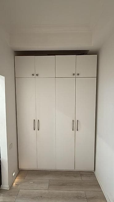 dehliz skafi: Dolab satılır .Eni 1.70 hundrluk 2.60 sm ‼️Qiymeti 350 azn Unvan 20 — 1