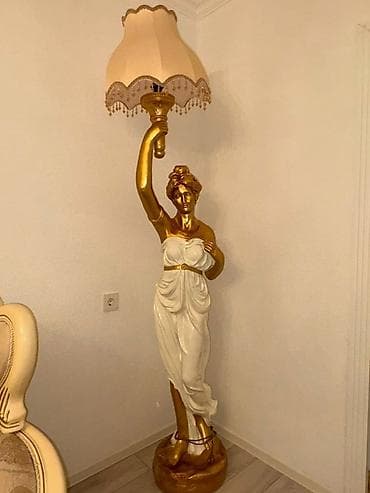 Klassik üslubda heykəl-formalı döşəmə lampası,çox baha alınıb sadəcə lalafo.az -da Klassik üslubda heykəl-formalı döşəmə lampası,çox baha alınıb sadəcə