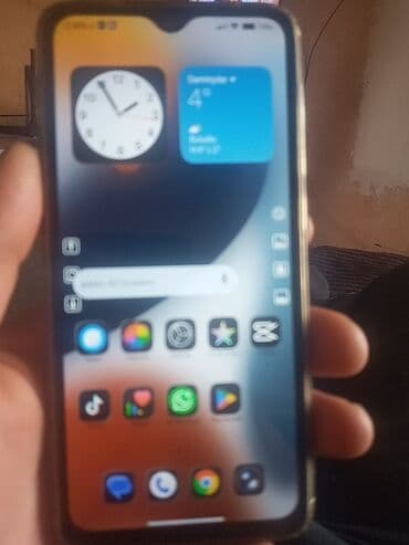 i̇phone 14 qiymeti: Smartfon - Ekran: iri ölçülü tam ekran, ön hissədə damcı formalı — 1