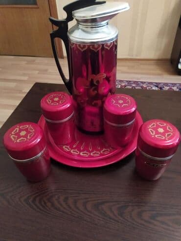 qedmi qablar: Termos.Qədimi Yapon termos dəsti.4 ədəd balası da termosdur.Təzə — 3