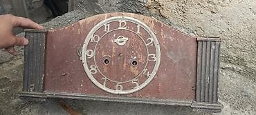 islenmis idman aletleri: Köhnə mexaniki masa/raf saatı – taxta korpuslu, siferblatında iri ərəb — 2