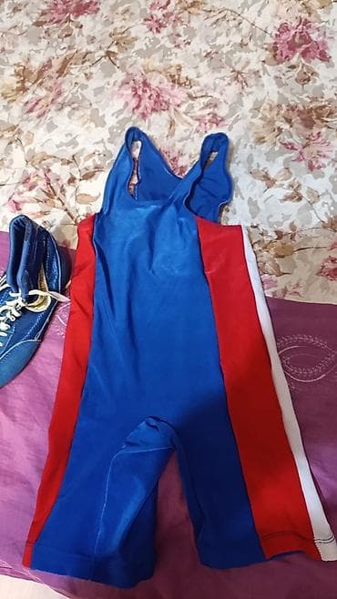 Мужская одежда: Məhsul: Güləş maykası (singlet) və güləş ayaqqabıları dəsti . İkisi — 1