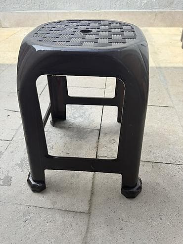 stul satilir: Plastik taburetka - Material: möhkəm plastik - Rəng: tünd qəhvəyi - — 2