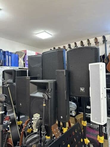 Kalonka🔈, mikrofon🎤, DJ🕴🏼, fotoqraf📷, isiqlar🪩, tustu aparati