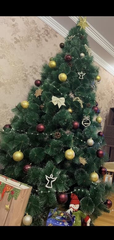 ritual samlar: Məhsul: Bəzədilmiş süni Yeni il şam ağacı Təsvir: - Yaşıl rəngli, sıx — 1