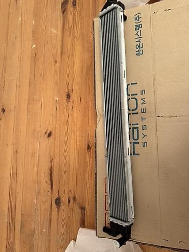su radiatoru vaz: Hyundai Sonata Hybrid radiatoru (OEM – Hanon Systems) Satılır: Hyundai — 2