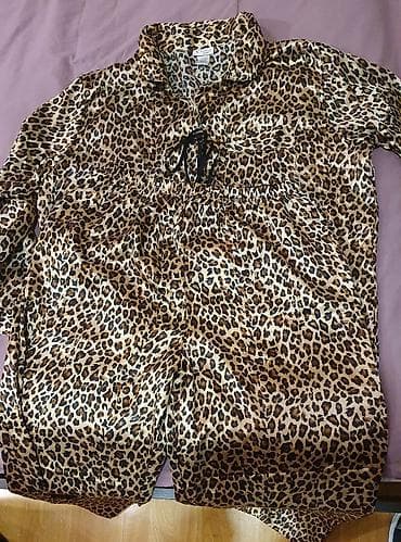 Gecəliklər: Leopard naxışlı atlas pijama dəsti - 2 hissə: uzunqol düyməli köynək — 3