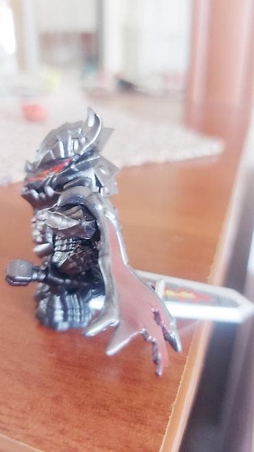 Velosiped aksesuarları: Qara zirehli, qanadlı minifiqur – fantaziya temalı kolleksiya oyuncağı — 2