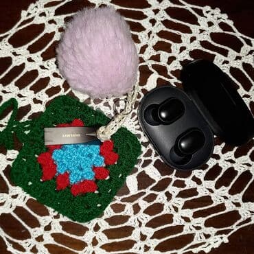 Toy paltarları və aksesuarları: Telefon qulaqcıq qabı,brelok,kiçik cüzdan,yolluq möhür-təsbeh çantası — 10