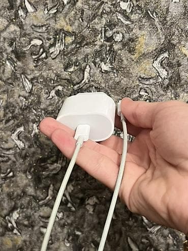 iphone 13 adapter: Adapter Apple, 20 Vt, İşlənmiş — 1