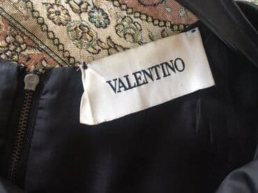 Toy paltarları və aksesuarları: Don- Valentino brendinə aiddir. Yaxşı vəziyyətdədir. 2 dəfə geyinilib — 2