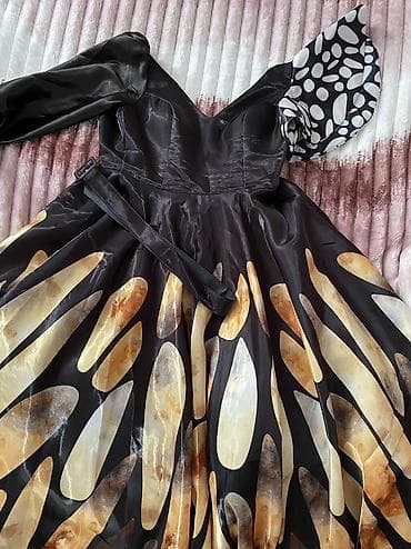 Paltolar: 1 qolu var biri yox qiymet razilasmaq olar 38 razmer — 3