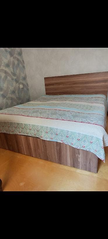 Taxt satılır yaxşı vəziyyətdədir.Üstündə matras və yun döşək lalafo.az -da Taxt satılır yaxşı vəziyyətdədir.Üstündə matras və yun döşək