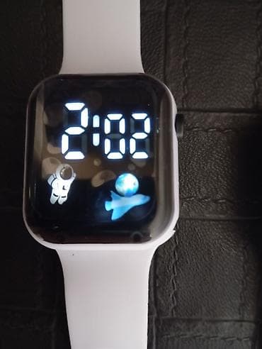 xez derililer: Uşaq üçün LED rəqəmsal əl saatı - Dizayn: Kvadrat ekran, kənarları — 4