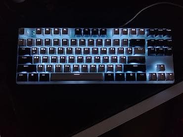 Mexanik klaviatura – ağ korpus, ikirəngli (ağ/qara) keycap-lar və
