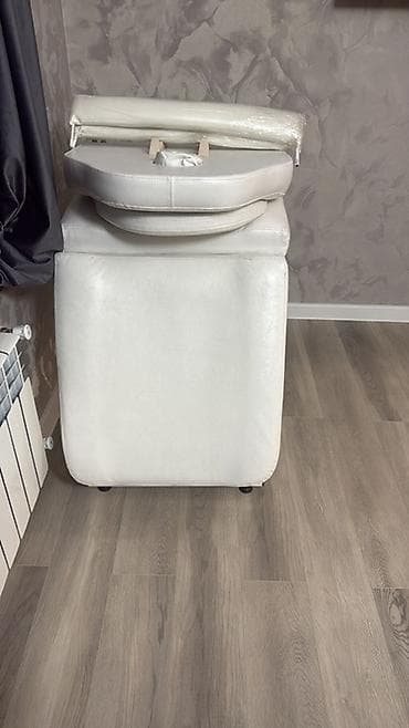 Ağ rəngli kosmetoloji/make-up kreslosu Tecili satilir evde yer yoxdur