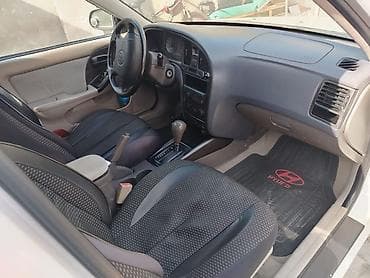 tap az prius: Hyundai Elantra: 2 l | 2004 il Sedan — 7