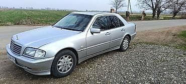 Mercedes-Benz C 200: 2 l | Sedan