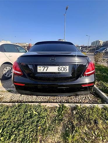 d1s led: Mercedes-Benz E-Class Sedan – qara rəng, AMG üslublu eksteryer paketi — 3