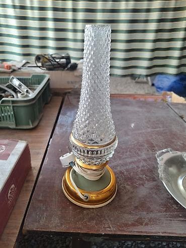 Şüşə abajurlu elektrik masa lampası - Klassik neft lampası üslubunda — 4