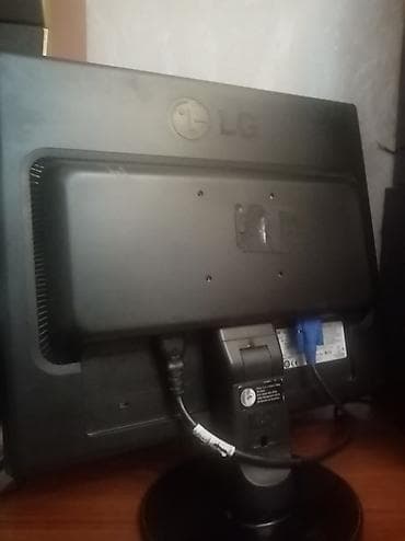 Monitor LG işləyir problemi yoxdu bidənə ekranda yaşil hətt gedir 19