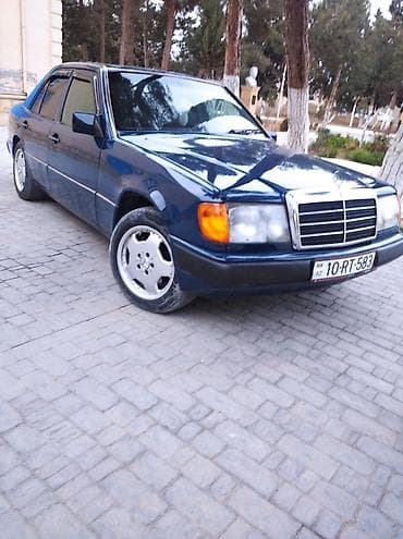 Mercedes-Benz E 300: 3 l | 1992 il Sedan — 6
