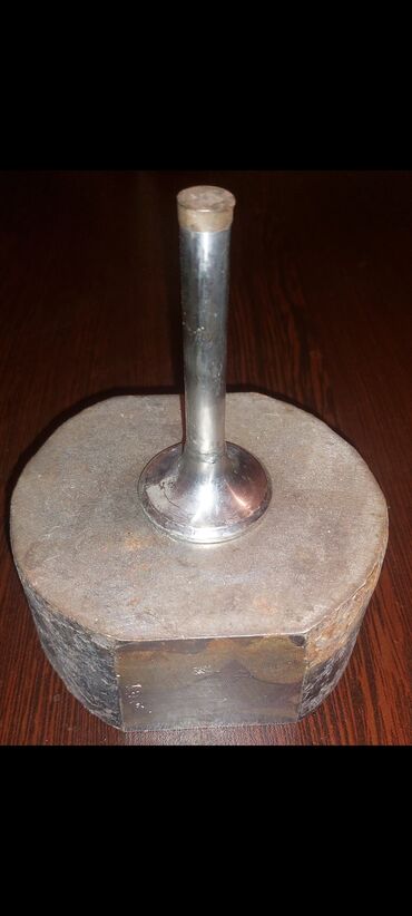 Santexnika: Dairəvi daş əsaslı, metaldan hazırlanmış. Cilalanmış metaldandır — 1