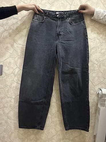 Qara-boz rəngli denim şalvar - Model: düz kəsim, yüksək belli görünüş