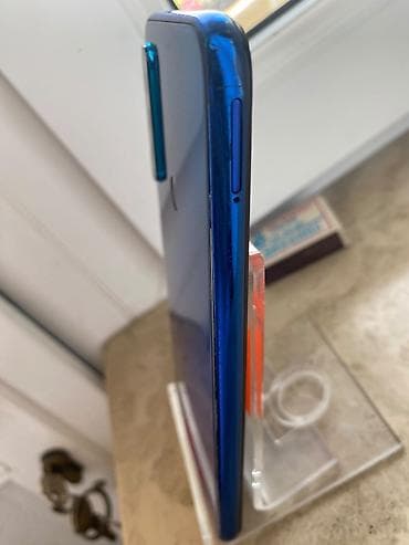 redmi 12 not: Xiaomi Redmi (mavi rəng) - Arxa dördlü kamera sistemi: 48 MP AI əsas — 3