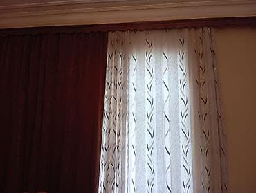 perde ikinci el: 3 ədəd pərdə Təmiz və səliqəli vəziyyətdədir. Qalın qəhvəyi və tül — 1