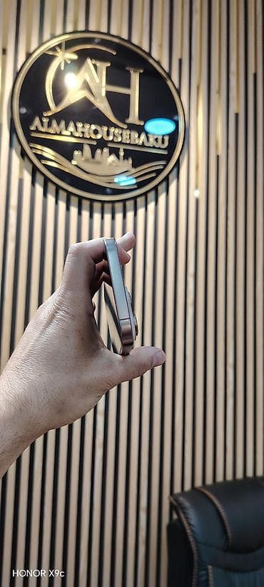 iphone 11 pro max dubai version: IPhone 16 Pro Max, 256 GB, Desert Titanium, Zəmanət, Simsiz şarj, Face ID — 5